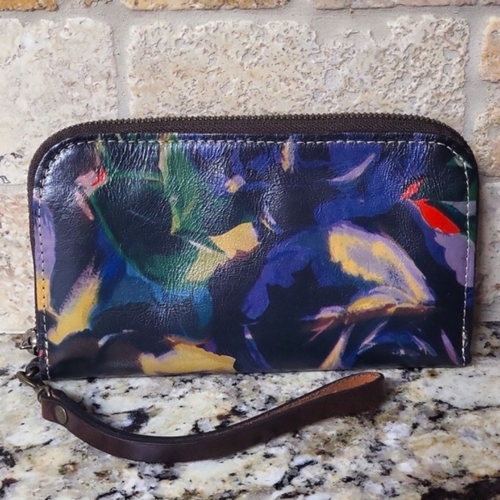 Patricia Nash Winter Bloom Ziparound Wristlet